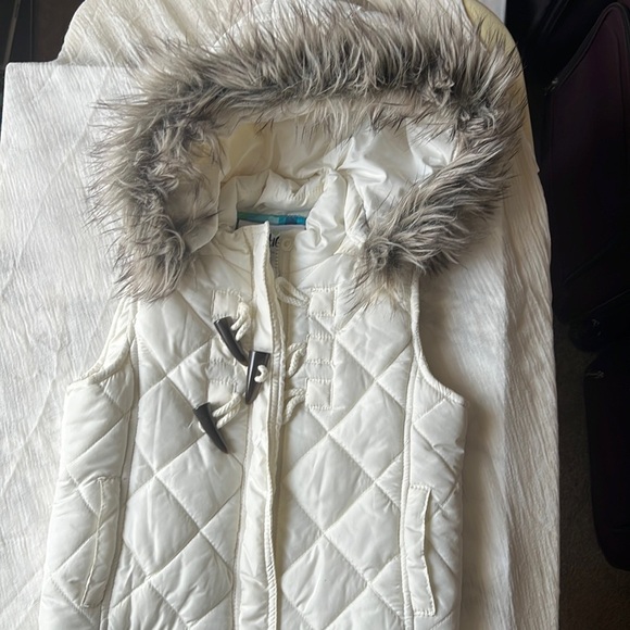 🇺🇸 Justice Puffer Vest - Picture 1 of 5